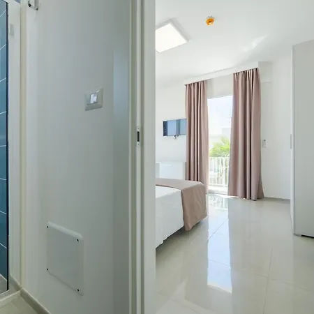 Отель Smart Ugento 3*